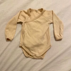 Quincy Mae Side Snap Organic Cotton Bodysuit in Natural 0-3m